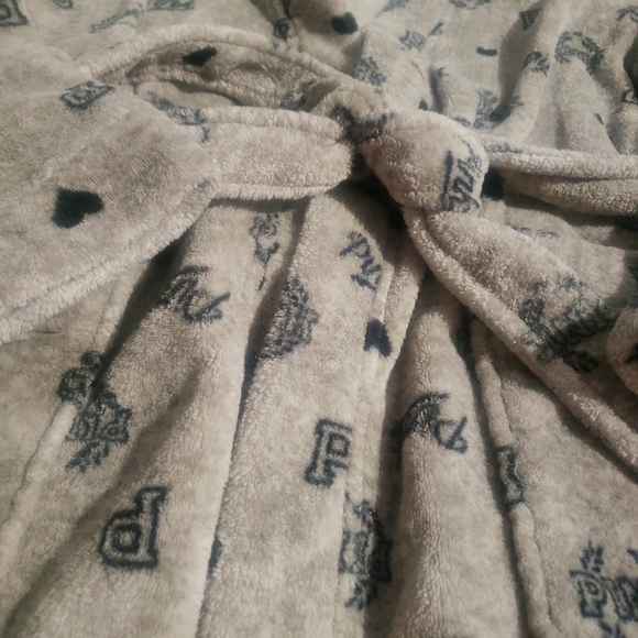 Victorias Secret Pink Robe - Picture 2 of 3